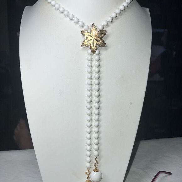 Sara Coventry Signed Vintage White Bead Gold Tone Floral MCM Y Necklace - Picture 2 of 8